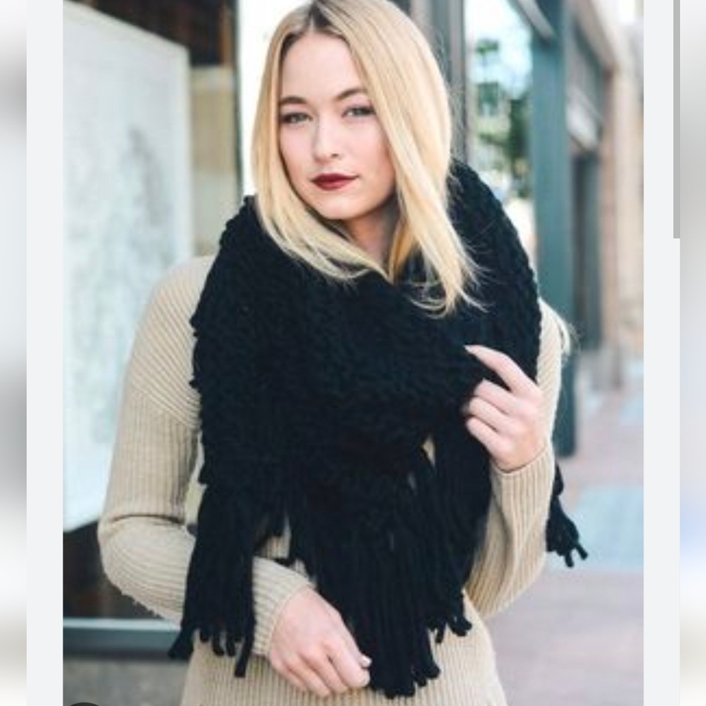 Handmade Knit Pattern Scarf - Picture 1 of 8